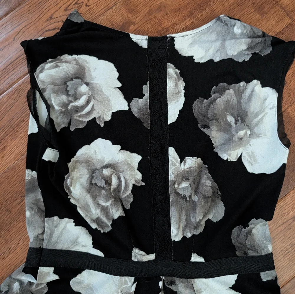 EUC Simply Vera Vera Wang Sleeveless Dress Black Gray White Floral Size Small - Picture 9 of 11